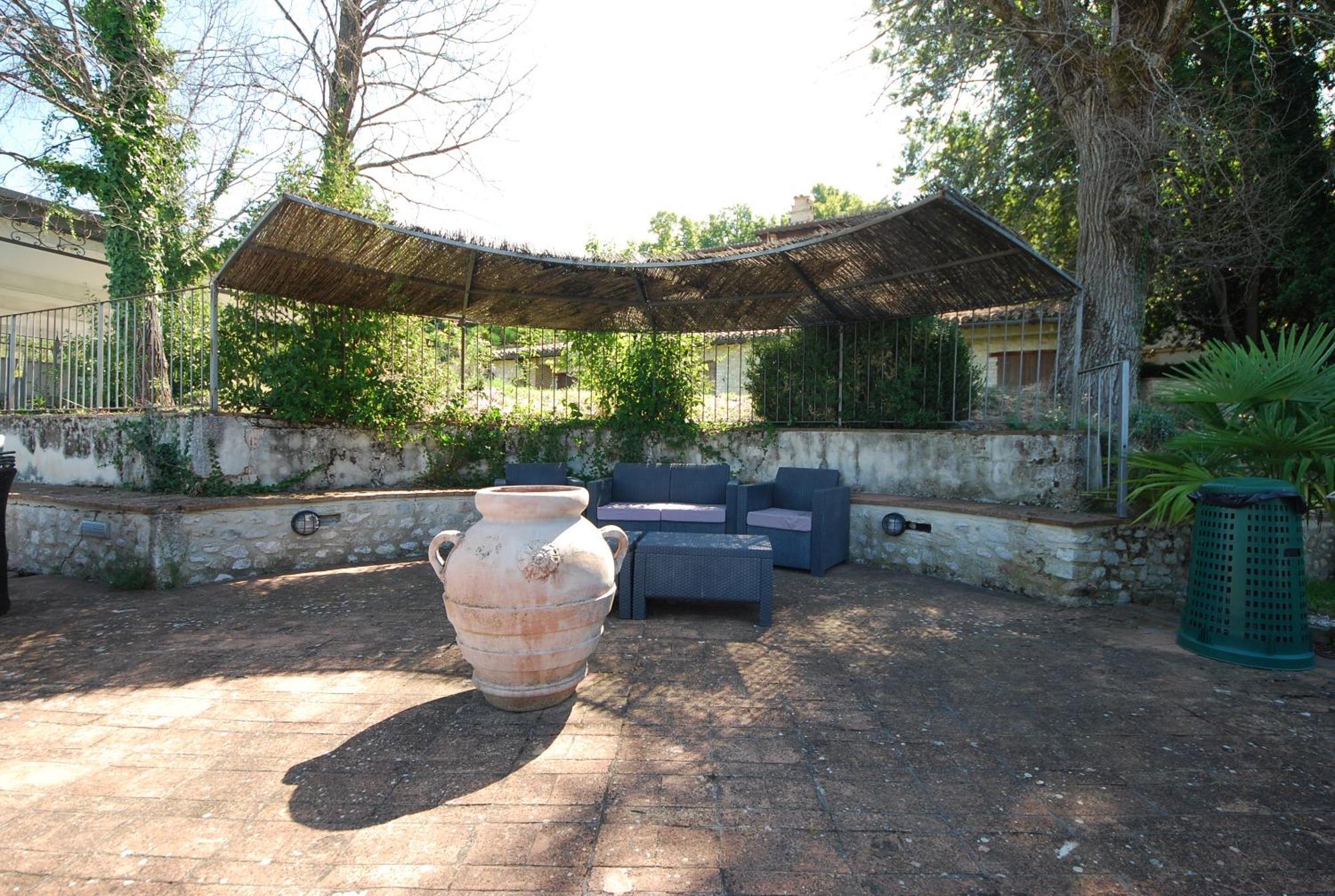 Spoleto By The Pool Guest House Exterior photo