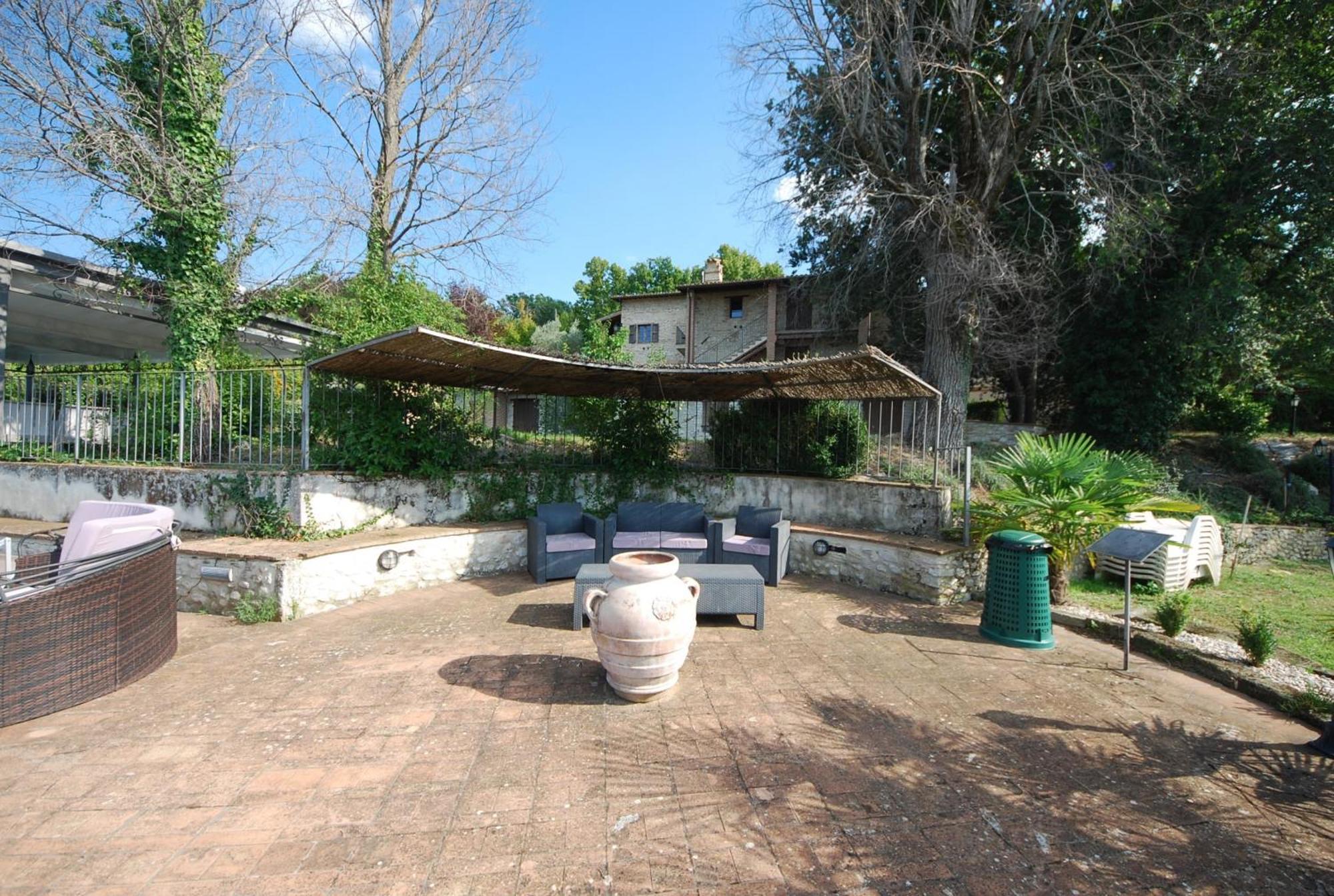 Spoleto By The Pool Guest House Exterior photo