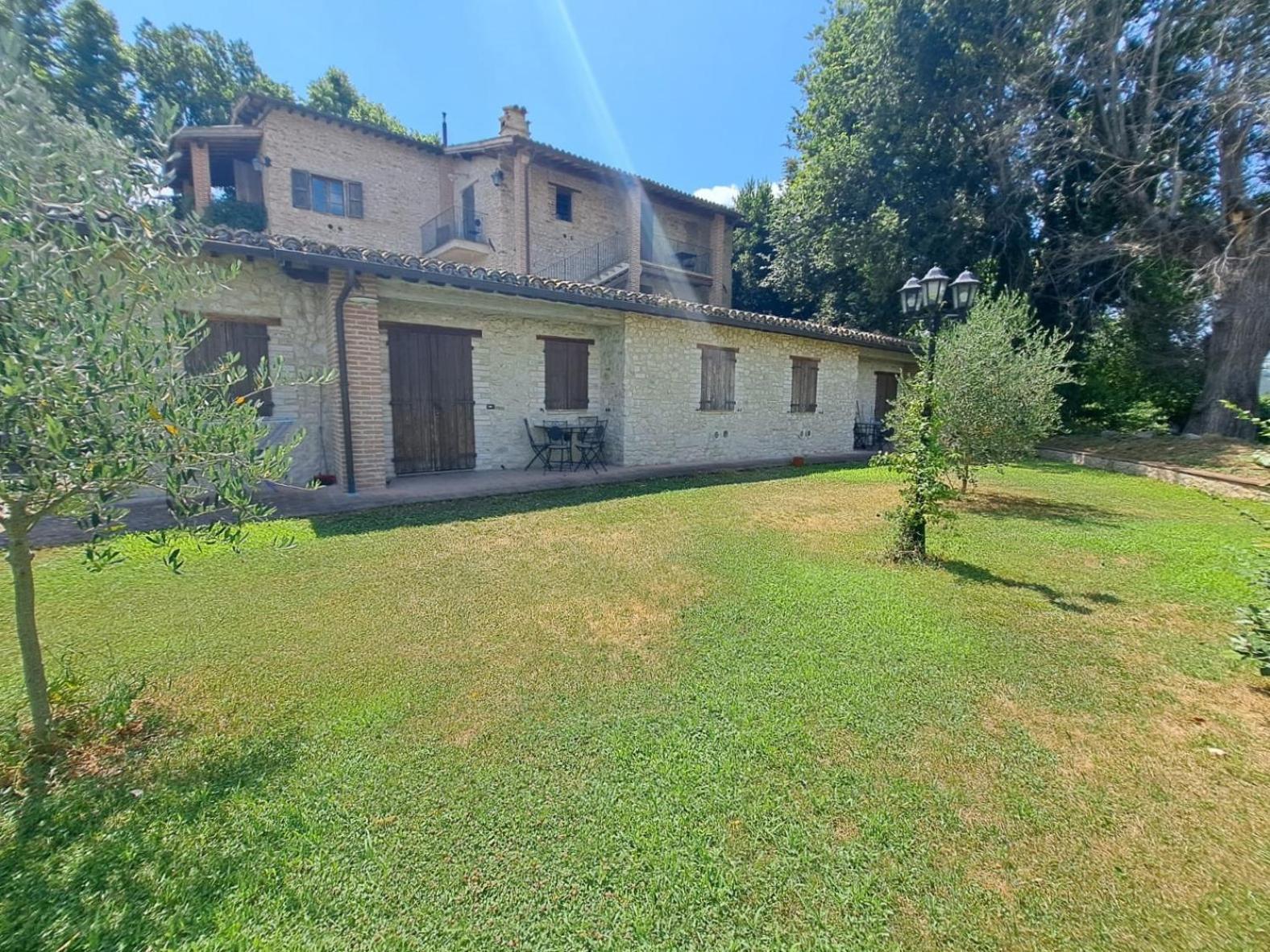 Spoleto By The Pool Guest House Exterior photo