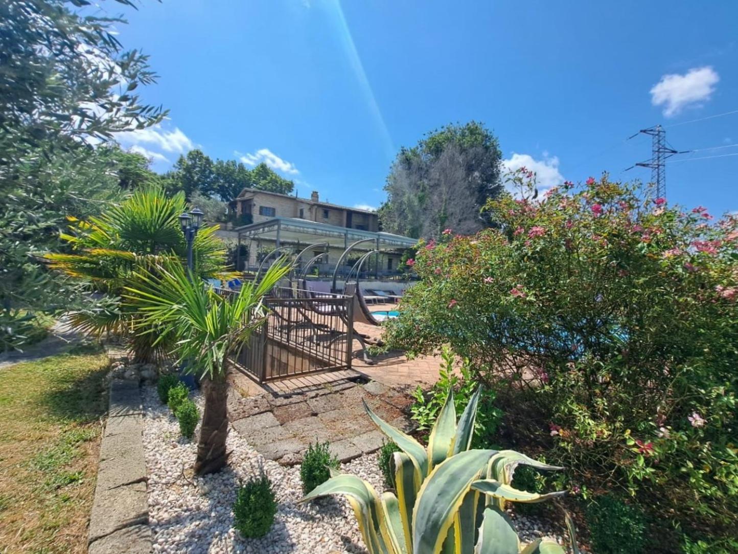 Spoleto By The Pool Guest House Exterior photo