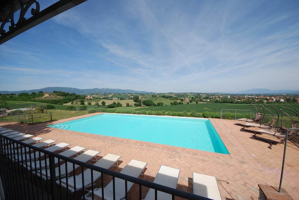 Spoleto By The Pool Guest House Exterior photo